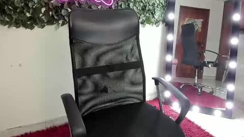 Snapshot of samantaortiz_ chatting on 11/17/25, 07:19 samantaortiz_ online show from 11/17/25, 07:19