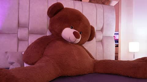 Snapshot of samantavazquez chatting on 03/30/26, 12:06 samantavazquez online show from 03/30/26, 12:06