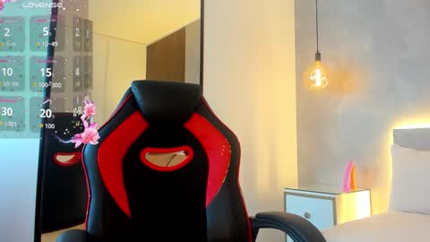 Snapshot of samantha_17_ chatting on 10/28/25, 02:26 S A M A N T H A online show from 10/28/25, 02:26