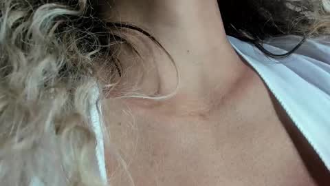 Snapshot of samantha__smile__ chatting on 01/06/25, 01:20 Samanthasmile online show from 01/06/25, 01:20