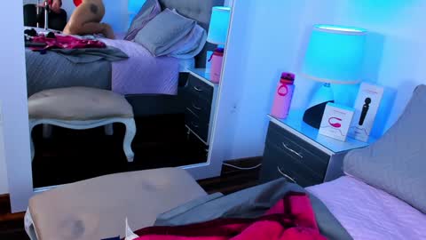 Samantha Vega online show from 01/18/25, 08:19