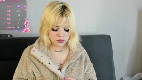 samantha_browwnn online show from 10/06/25, 10:29