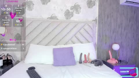 Snapshot of samantha_duque11 chatting on 12/27/24, 04:26 Samantha online show from 12/27/24, 04:26