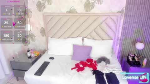 Snapshot of samantha_duque11 chatting on 12/28/24, 04:19 Samantha online show from 12/28/24, 04:19