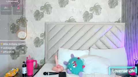 Snapshot of samantha_duque11 chatting on 02/06/25, 07:45 Samantha online show from 02/06/25, 07:45