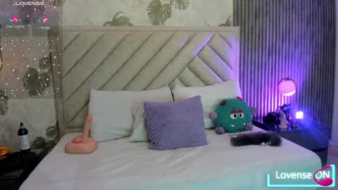 Snapshot of samantha_duque11 chatting on 02/07/25, 04:06 Samantha online show from 02/07/25, 04:06