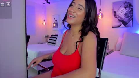 Snapshot of samantha_hotly chatting on 09/25/25, 02:43 Samantha online show from 09/25/25, 02:43