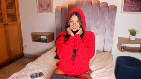 samantha_lux_ online show from 10/16/25, 10:05