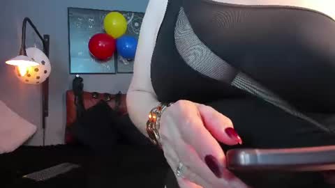 Snapshot of samantha_mature56 chatting on 06/18/26, 02:23 Sam online show from 06/18/26, 02:23