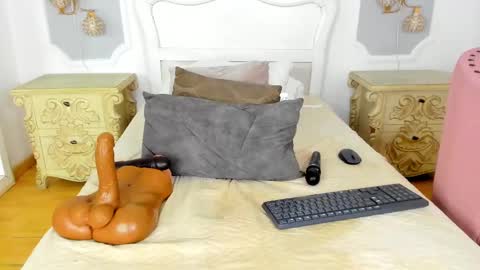 Snapshot of samanthabrown69 chatting on 02/19/25, 06:33 Samantha online show from 02/19/25, 06:33