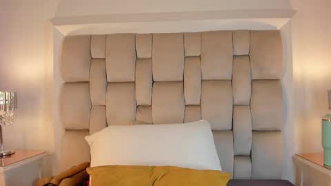 Snapshot of samanthabrown69 chatting on 10/27/25, 03:43 Samantha online show from 10/27/25, 03:43