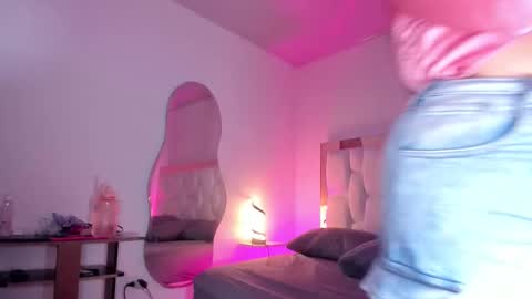 Snapshot of samanthadiamonds_ chatting on 10/05/25, 01:04 Sam online show from 10/05/25, 01:04