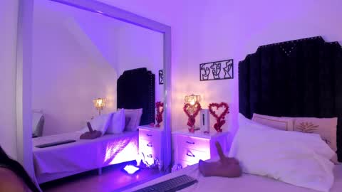 Snapshot of samanthaferrer_ chatting on 02/14/25, 08:26 Samantha online show from 02/14/25, 08:26