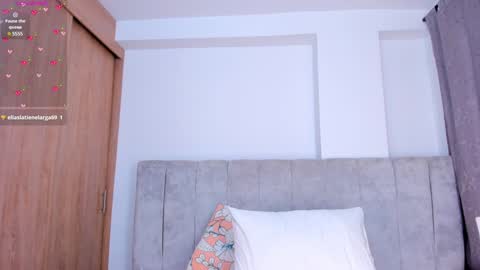 Snapshot of samanthaheinz chatting on 01/22/25, 01:20 V A N E S S A online show from 01/22/25, 01:20