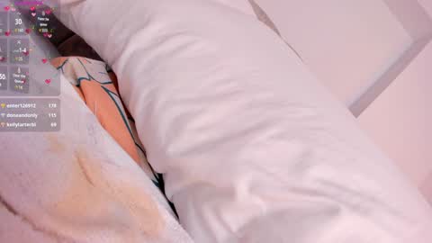 Snapshot of samanthaheinz chatting on 02/07/25, 02:29 V A N E S S A online show from 02/07/25, 02:29