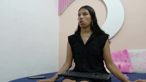 Snapshot of samanthalaurent chatting on 06/01/26, 07:04 samanthalaurent online show from 06/01/26, 07:04