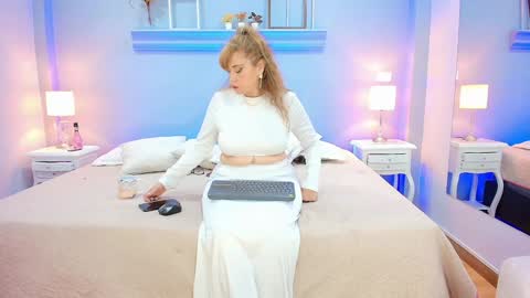 Snapshot of samanthamilf__ chatting on 02/01/25, 08:58 Samanta online show from 02/01/25, 08:58