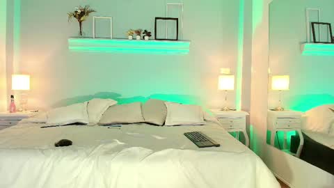 Snapshot of samanthamilf__ chatting on 02/26/25, 07:27 Samanta online show from 02/26/25, 07:27