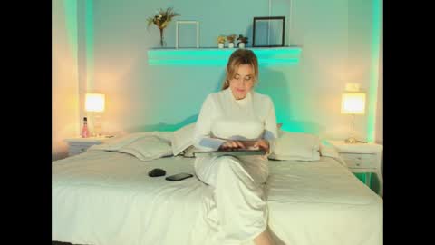 Snapshot of samanthamilf__ chatting on 02/26/25, 10:31 Samanta online show from 02/26/25, 10:31