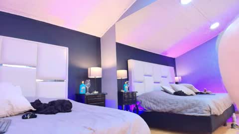 Snapshot of samanthamilf__ chatting on 10/16/25, 08:21 Samanta online show from 10/16/25, 08:21