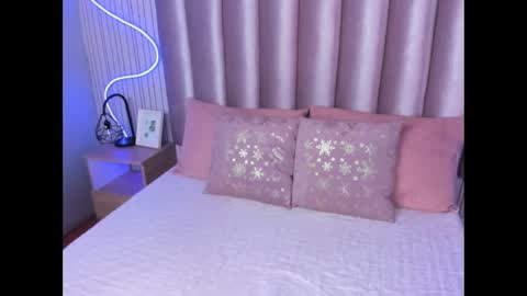 Snapshot of samanthapeachs chatting on 11/05/25, 12:05 Alejandra online show from 11/05/25, 12:05