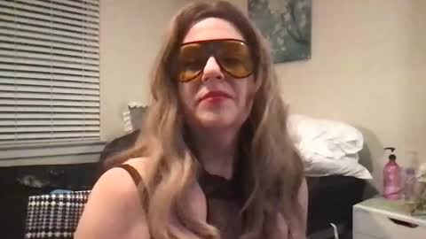 Snapshot of samanthavale chatting on 12/14/25, 03:01 Samantha Vale online show from 12/14/25, 03:01