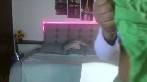 samara_roxx online show from 10/18/25, 02:58