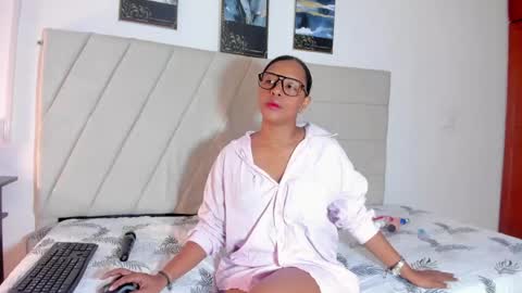 Snapshot of samaraa_smith1 chatting on 05/19/26, 12:11 samaraa_smith1 online show from 05/19/26, 12:11