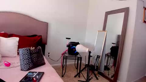 Snapshot of samatha1998 chatting on 10/30/25, 05:02 Yaya online show from 10/30/25, 05:02