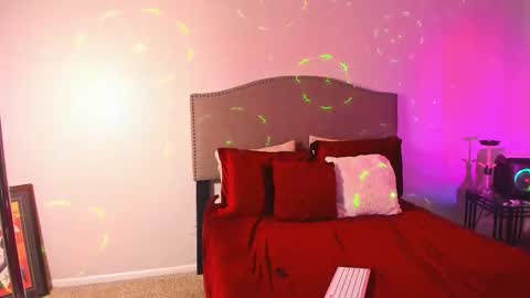 Snapshot of samatha1998 chatting on 11/12/25, 08:48 Yaya online show from 11/12/25, 08:48