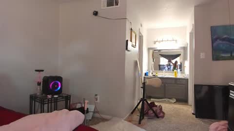 Snapshot of samatha1998 chatting on 11/12/25, 08:52 Yaya online show from 11/12/25, 08:52