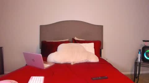 Snapshot of samatha1998 chatting on 12/04/25, 03:49 Yaya online show from 12/04/25, 03:49