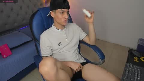 Snapshot of samblack_ chatting on 03/21/26, 01:05 Sam online show from 03/21/26, 01:05