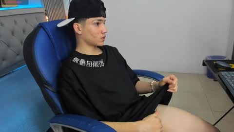 Snapshot of samblack_ chatting on 04/09/26, 01:05 Sam online show from 04/09/26, 01:05