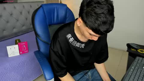 Snapshot of samblack_ chatting on 04/14/26, 04:02 Sam online show from 04/14/26, 04:02