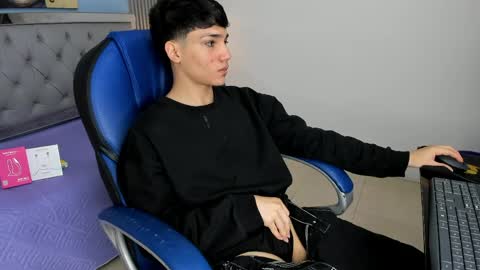 Snapshot of samblack_ chatting on 04/15/26, 12:45 Sam online show from 04/15/26, 12:45