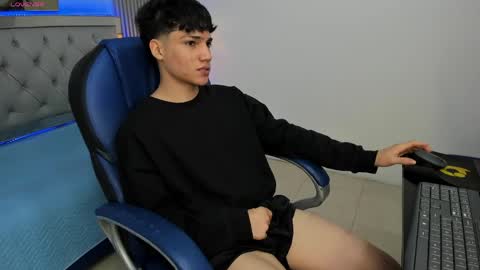 Snapshot of samblack_ chatting on 05/01/26, 01:37 Sam online show from 05/01/26, 01:37