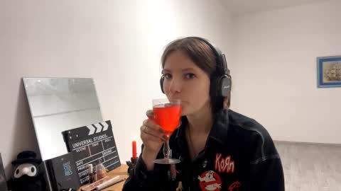 Lana online show from 10/26/25, 10:32