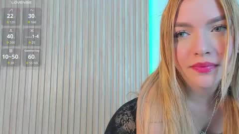 Snapshot of sami_lovee_ chatting on 03/18/26, 09:18 Samanta online show from 03/18/26, 09:18