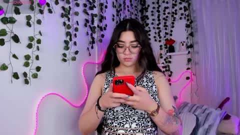 Snapshot of samii_evans chatting on 04/12/26, 03:22 samii evans online show from 04/12/26, 03:22