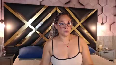 Snapshot of samira_lennox chatting on 06/19/26, 09:40 SAMIRA online show from 06/19/26, 09:40