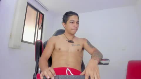 Snapshot of sammy_and_mike_ls chatting on 04/04/26, 04:37 Sophie y Mark online show from 04/04/26, 04:37