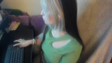 Snapshot of sammysammy_ chatting on 06/01/26, 08:05 online show from 06/01/26, 08:05