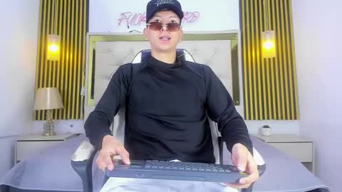 Snapshot of sammysex_ chatting on 09/09/25, 12:05 SAMMY online show from 09/09/25, 12:05