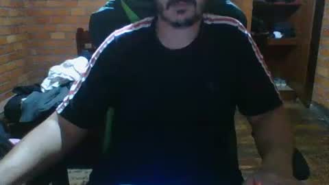 Snapshot of samsfeett chatting on 10/16/25, 11:17 Sam online show from 10/16/25, 11:17