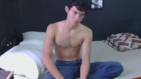 Snapshot of samuel_hills_ii chatting on 09/29/25, 02:00 samuel_hills_ii online show from 09/29/25, 02:00