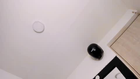 Snapshot of samuel_suarez chatting on 03/15/26, 10:21 online show from 03/15/26, 10:21