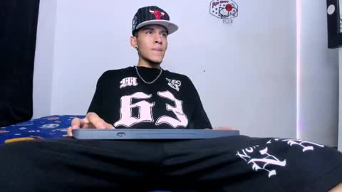 Snapshot of samuel_suarez chatting on 05/01/26, 12:48 online show from 05/01/26, 12:48