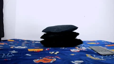 Snapshot of samuel_suarez chatting on 05/20/26, 01:23 online show from 05/20/26, 01:23