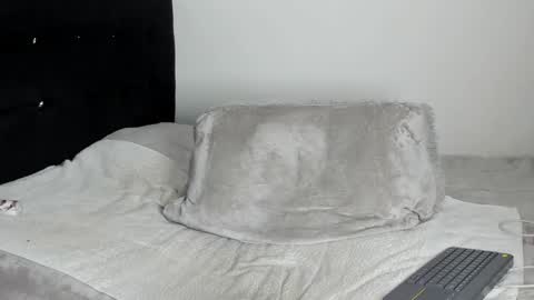 Snapshot of samuelholt chatting on 12/14/24, 05:25 Samuel online show from 12/14/24, 05:25